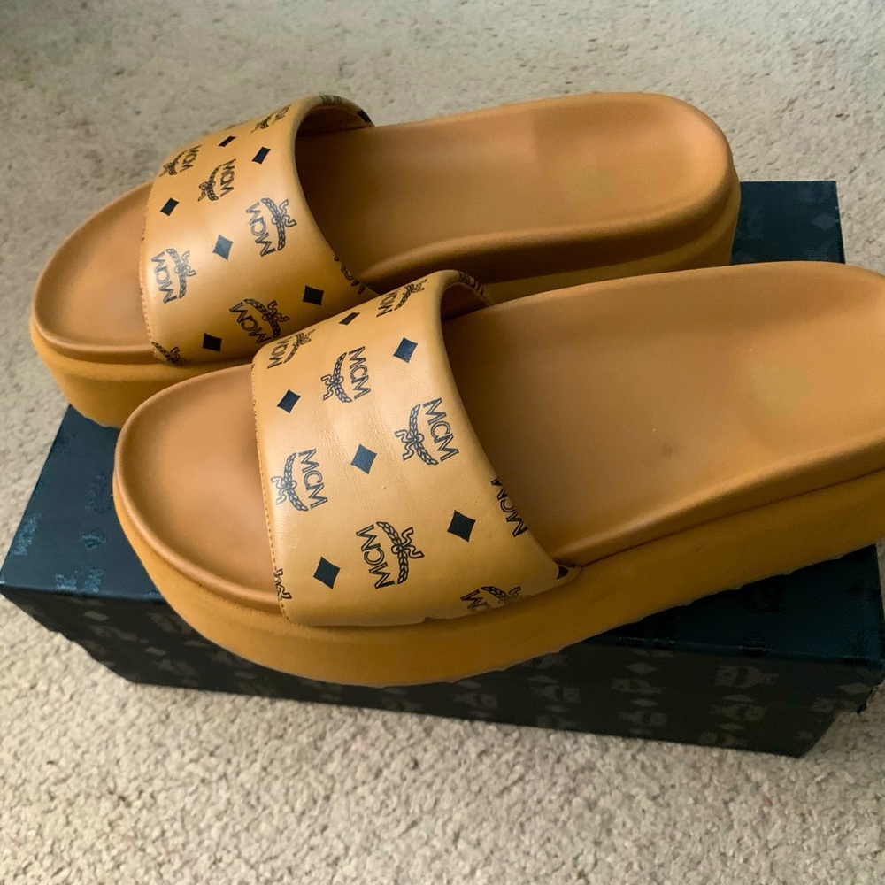 MCM slides size 10 only wore  twice